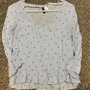 V neck blouse with little hearts